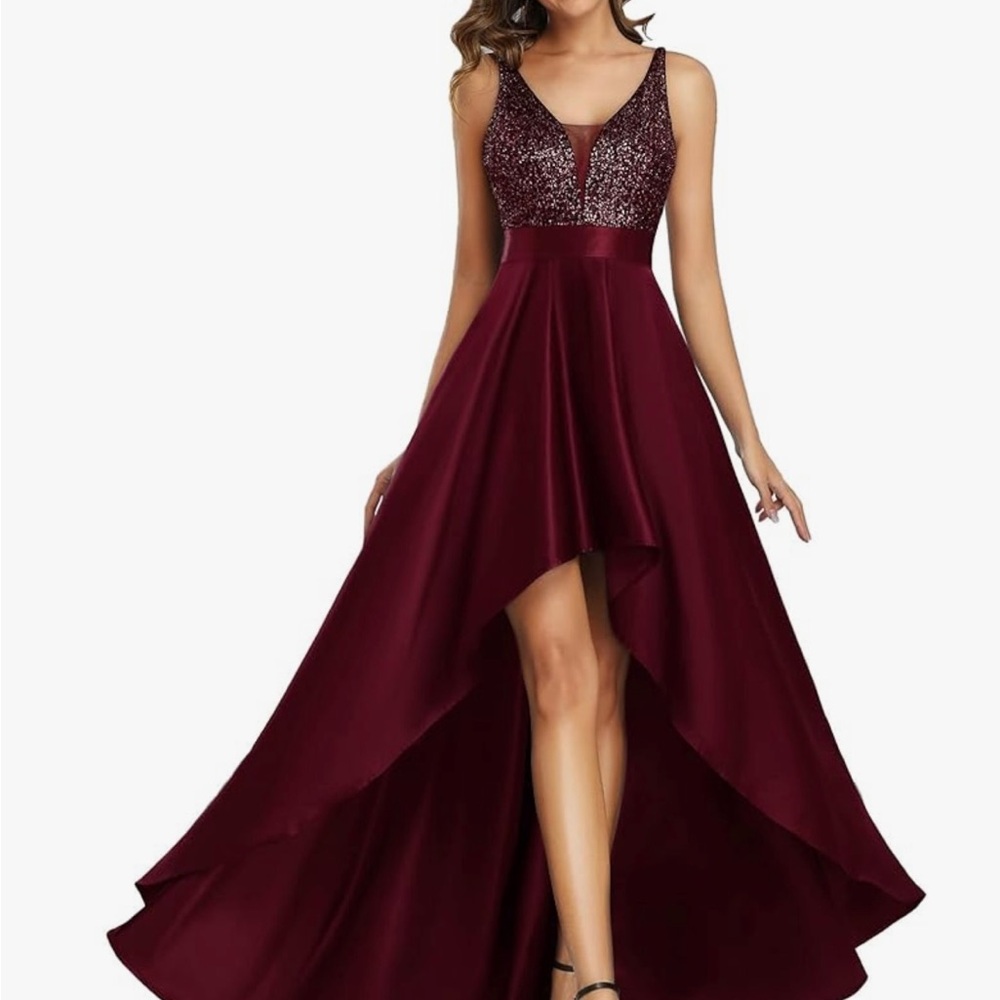 Burgundy Formal Dress 
Sequin top 
High -low 
A-line 
Satin 
✨✨✨✨
